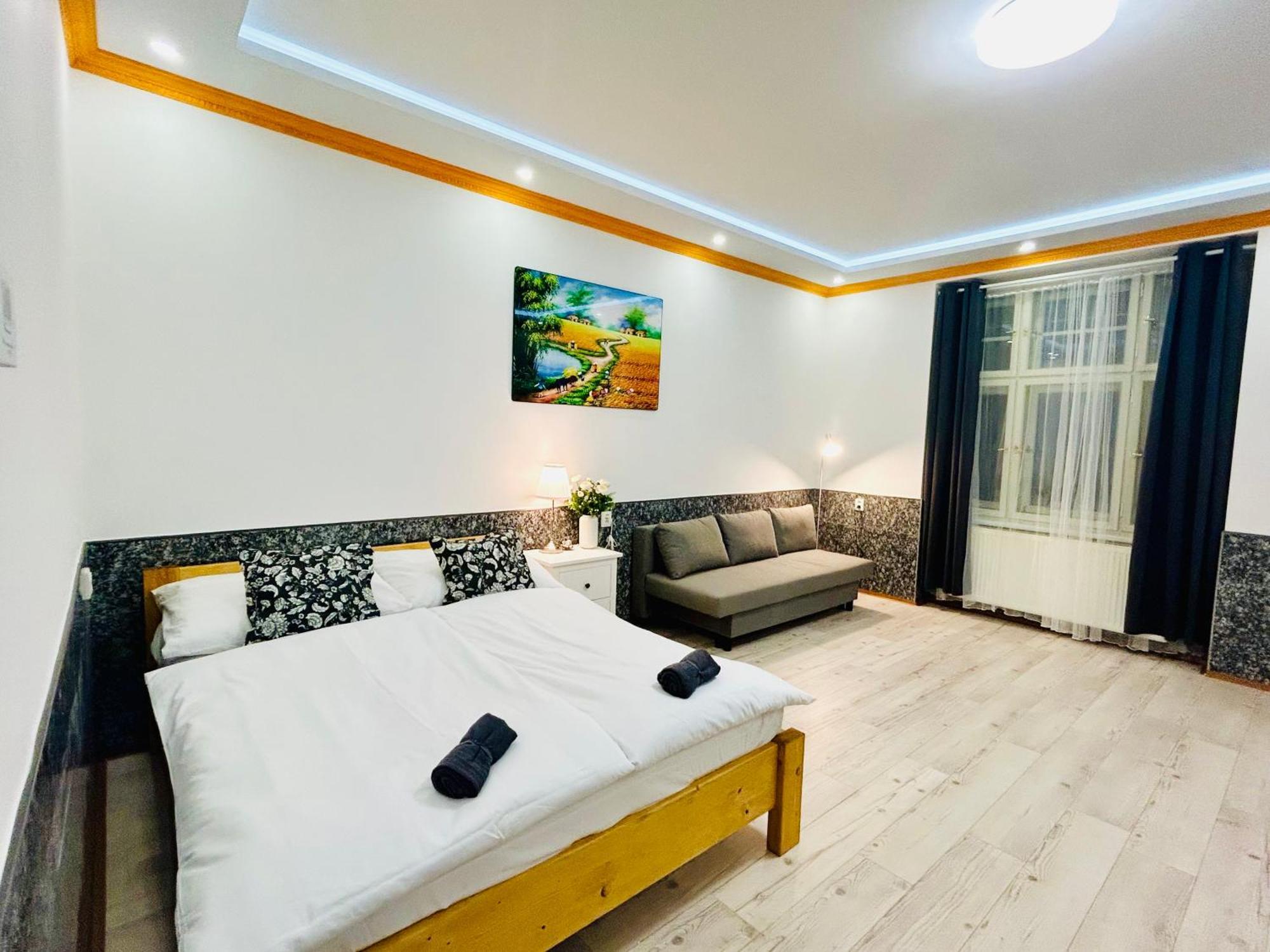 Modern Spacious In Center Apartment Prag